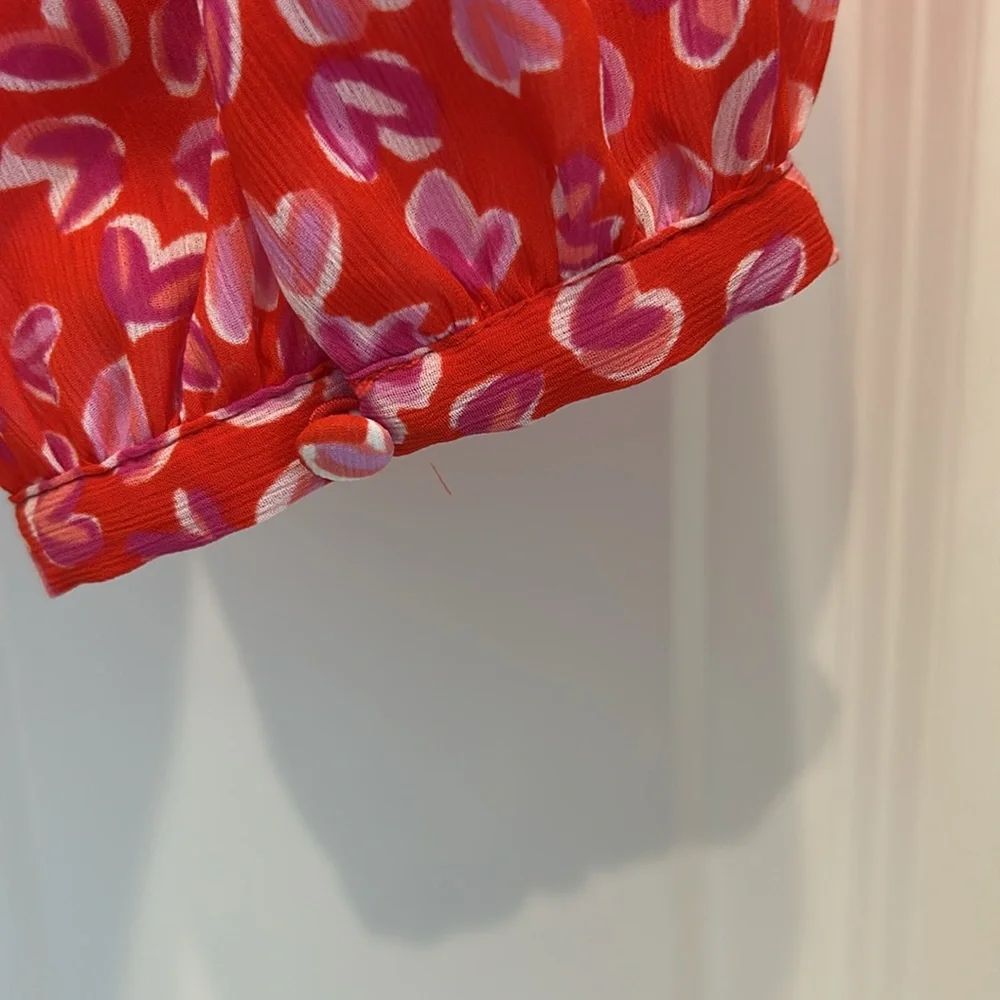 J. CREW NWT Smocked Keyhole Top size M red with hearts - Picture 4 of 8